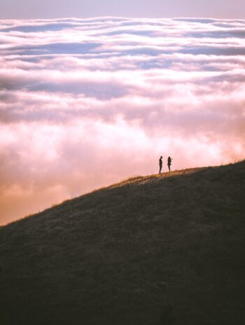 Samotni po czterdziestce – czy warto jeszcze szukać miłości?