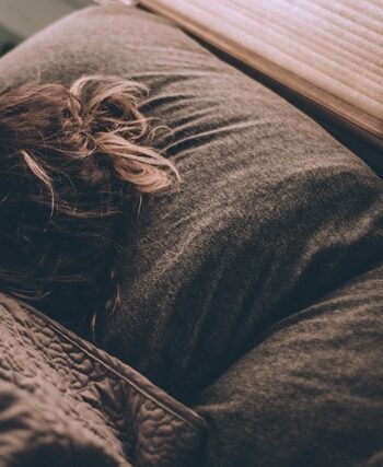 Sen i regeneracja w wieku 40+ – jak jakość snu wpływa na zdrowie i energię