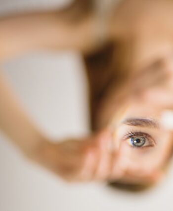 Dlaczego po czterdziestce trudniej nam akceptować szybkie zmiany w świecie – psychologia adaptacji dojrzałego wieku