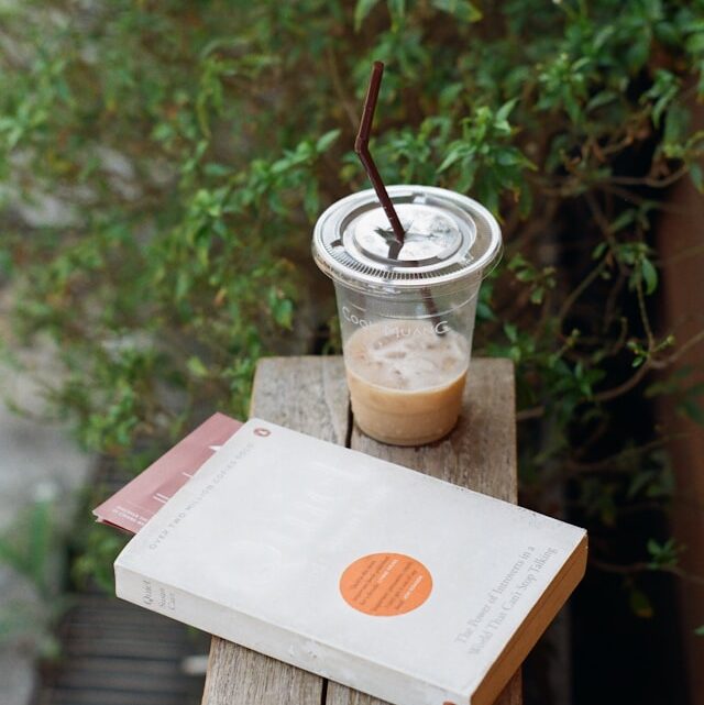 Dlaczego samotność po 40 roku życia staje się czasem atrakcyjna i jak wpływa na sposób budowania relacji